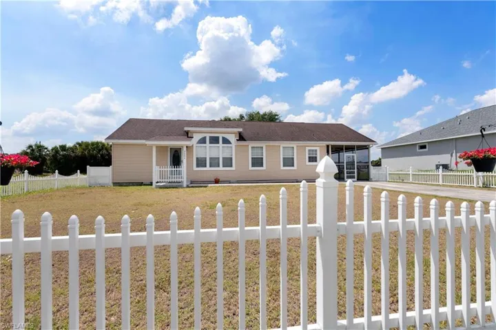 2004  Hercules  RD, Labelle, FL 33935