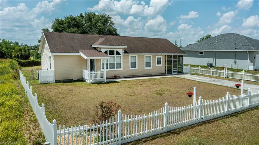 2004  Hercules  RD, Labelle, FL 33935