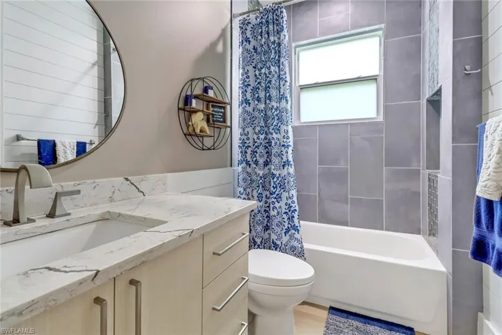 Guest bathroom.