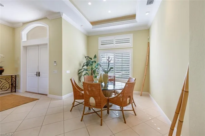 Formal dining room open to the entry way, living room and close proximity to the kitchen