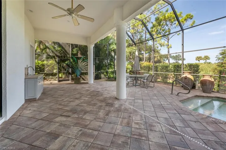 Options for dining under cover or in the open area
