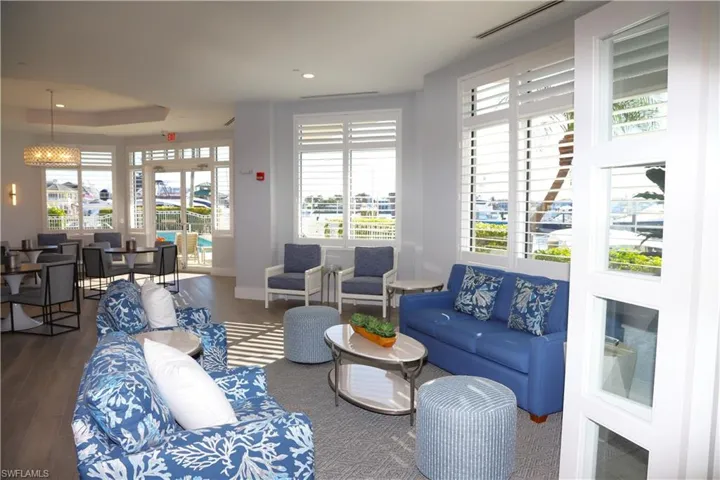 909  10th S ST, Naples, FL 34102