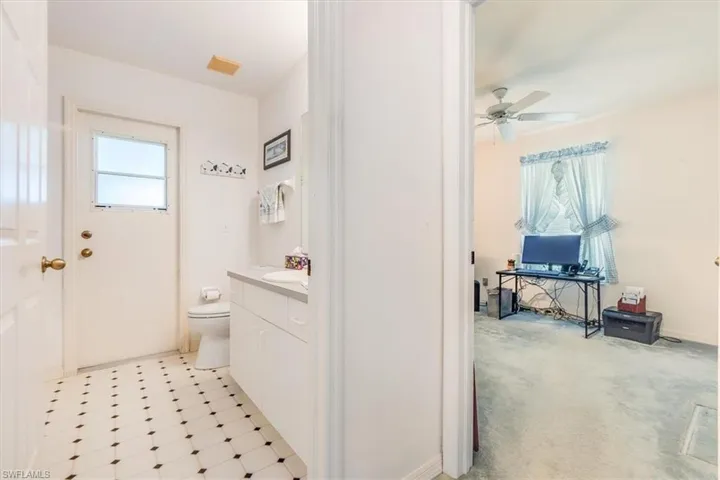 Guest Bathroom Tub/Shower Combo with door to lanai