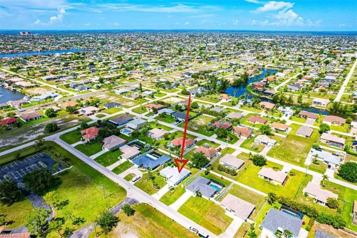 3824 SW 10th  PL, Cape Coral, FL 33914