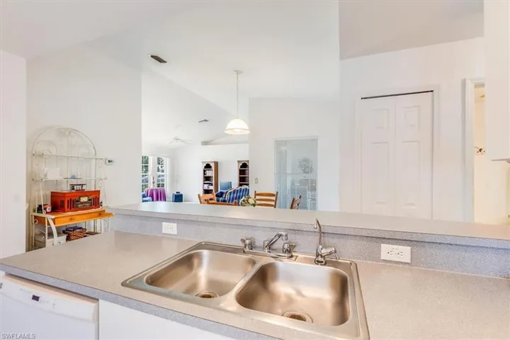 3824 SW 10th  PL, Cape Coral, FL 33914