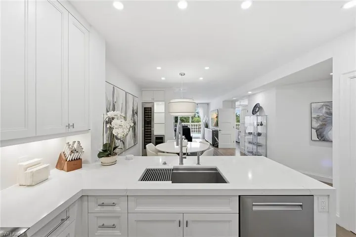 365 5th Ave S 306, Naples, Florida 34102