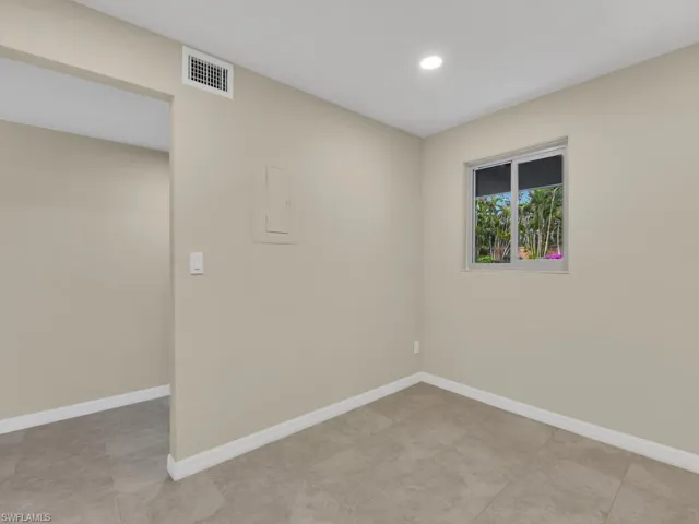 Unfurnished room featuring visible vents, recessed lighting, and baseboards