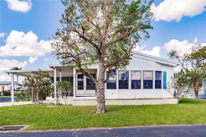 View of front of house featuring a front yard