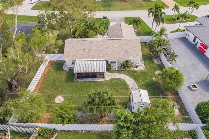Birds eye view of property