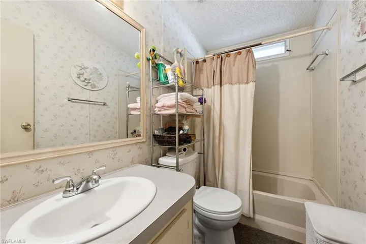 158  Seven Seas  WAY, Naples, FL 34104