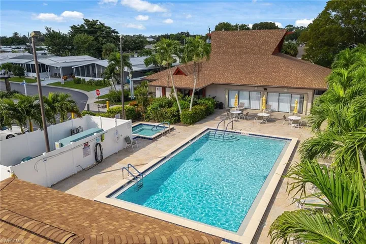 158  Seven Seas  WAY, Naples, FL 34104