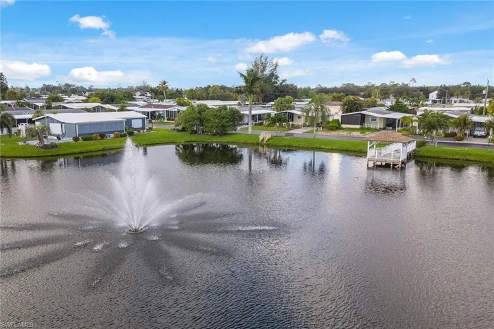 158  Seven Seas  WAY, Naples, FL 34104