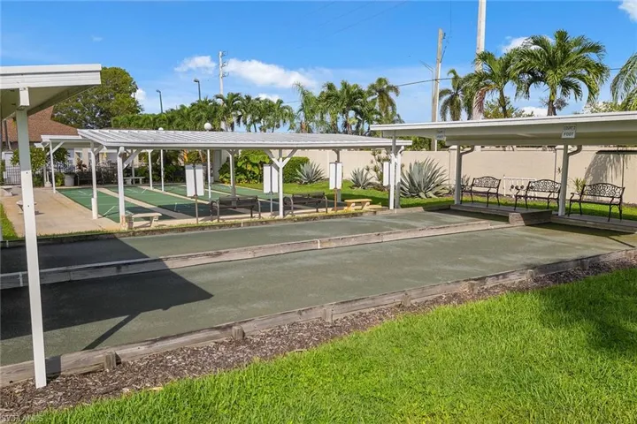 158  Seven Seas  WAY, Naples, FL 34104