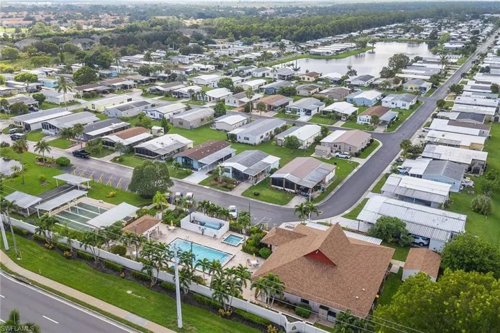 158  Seven Seas  WAY, Naples, FL 34104