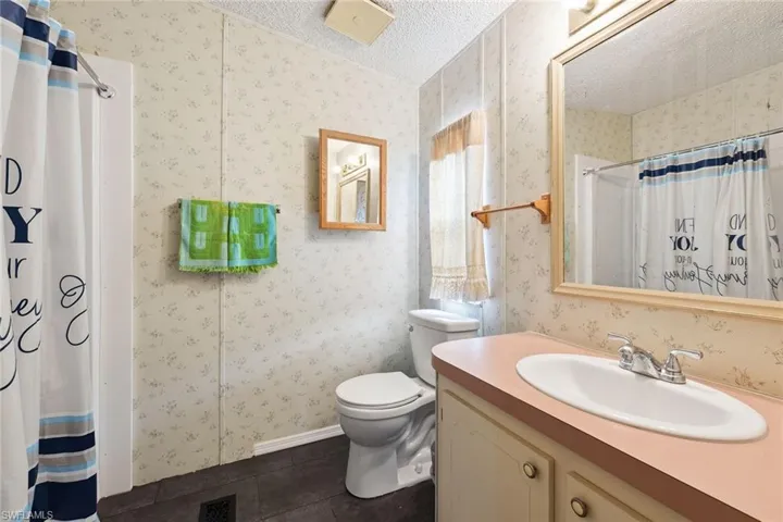 158  Seven Seas  WAY, Naples, FL 34104