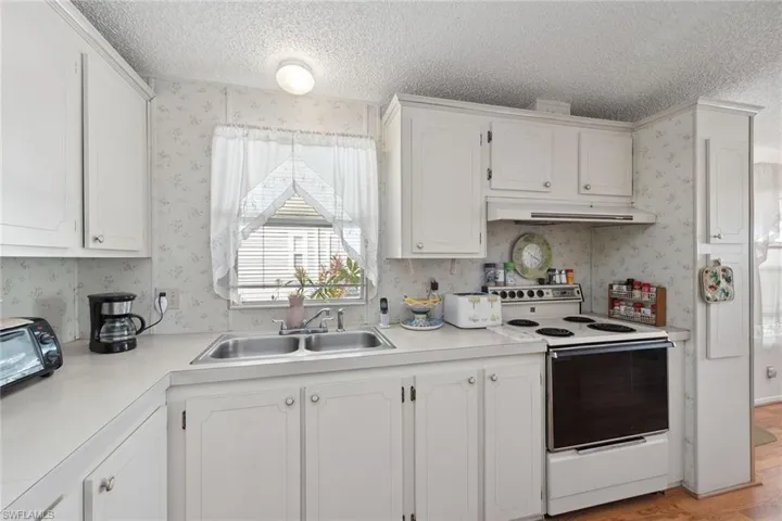 158  Seven Seas  WAY, Naples, FL 34104