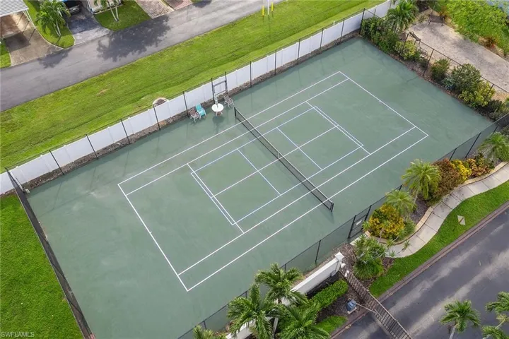 158  Seven Seas  WAY, Naples, FL 34104