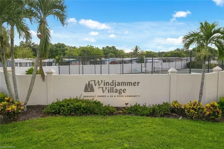 158  Seven Seas  WAY, Naples, FL 34104