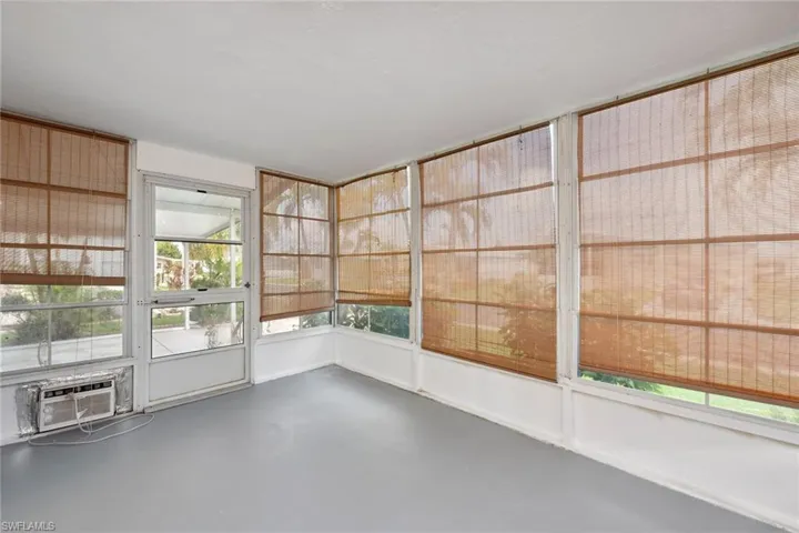 158  Seven Seas  WAY, Naples, FL 34104