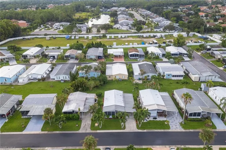 158  Seven Seas  WAY, Naples, FL 34104