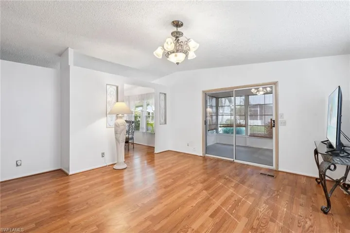 158  Seven Seas  WAY, Naples, FL 34104