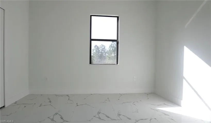 1052  Jamil S AVE, Lehigh Acres, FL 33974