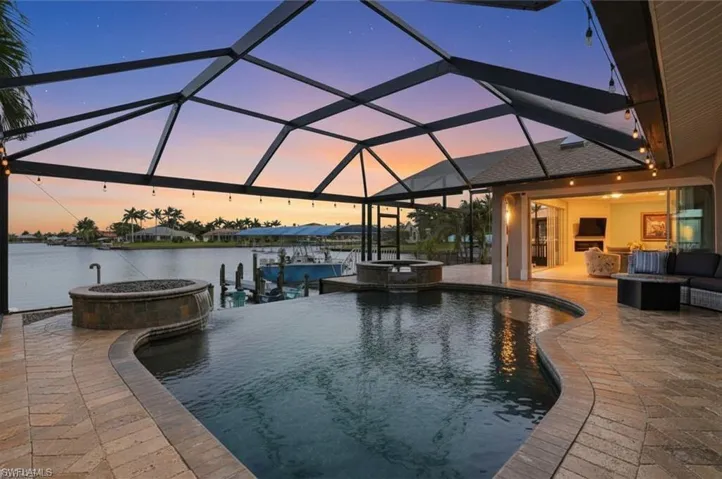 Infinity Pool & Spa