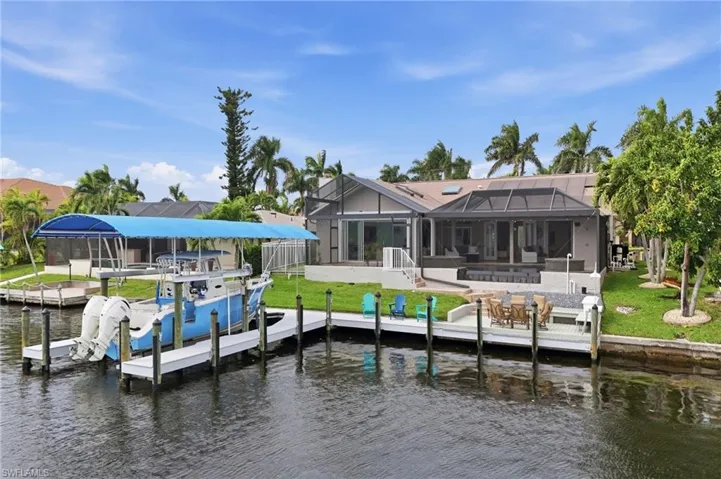 Beautiful Pristine Boat House