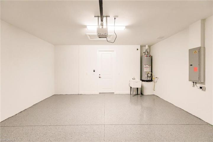 Garage w/Laundry Tub