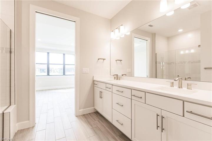 Owner's Ensuite Bathroom View #2