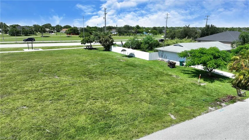 2104 Ne 16th Pl, Cape Coral, Florida 33909