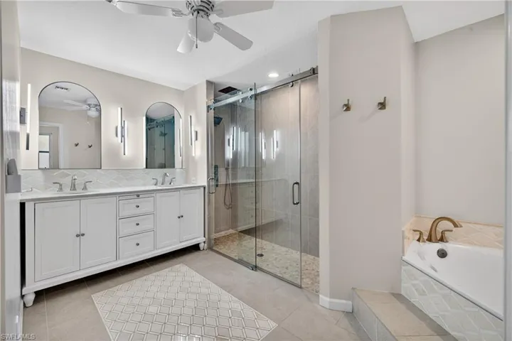 Primary bedroom en-suite