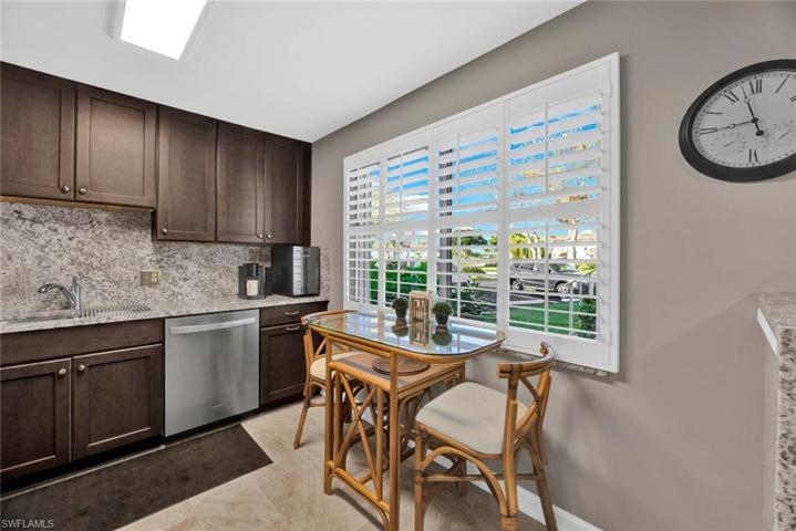 Breakfast area in kitchen