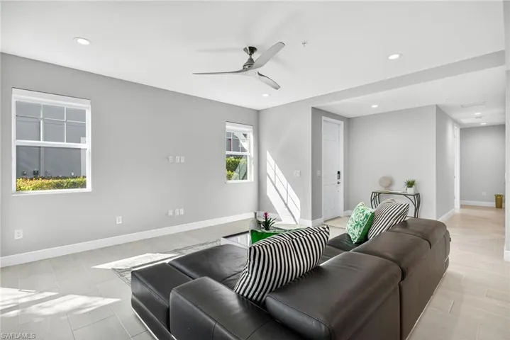 2554  SEYCHELLES  DR, Naples, FL 34112