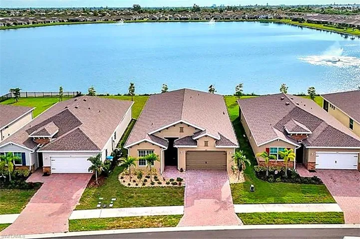 447 Spring Hill Lake Loop, Cape Coral, Florida 33993