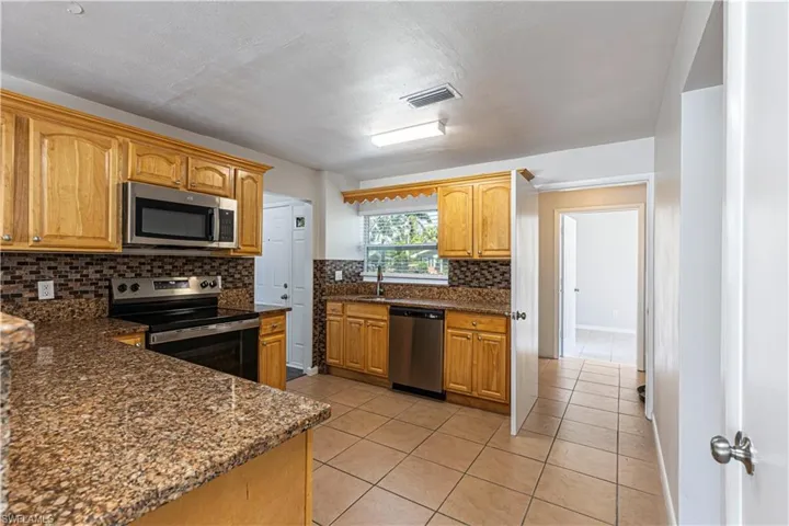 4009 9th Ct, Cape Coral, Florida 33904