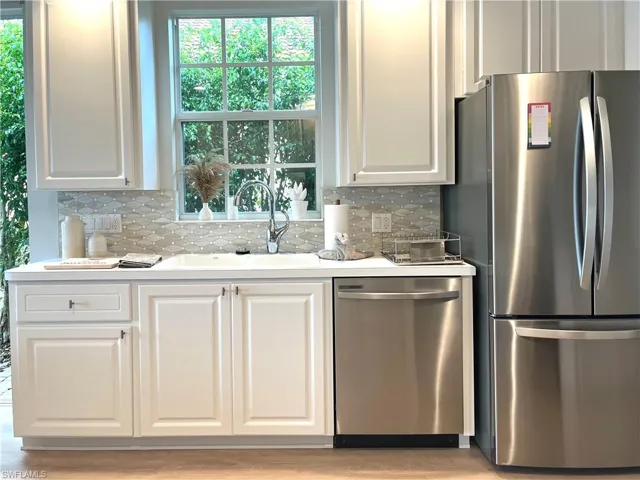Kitchen w/new stainless steel appliances andside yard privacy hedge