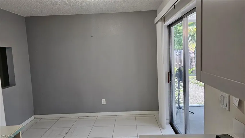 Dining room to Private Lanai