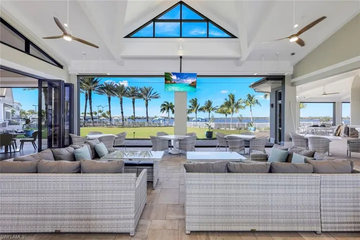 Tiki Bar/Patio