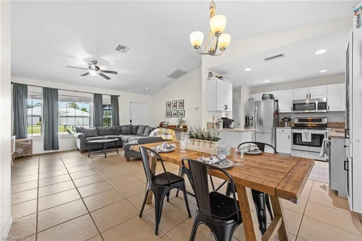 2329 Se 8th Ave, Cape Coral, Florida 33990