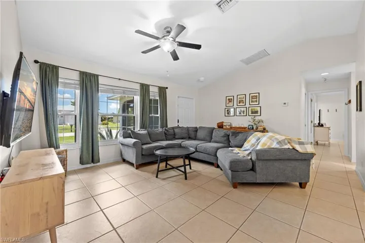 2329 Se 8th Ave, Cape Coral, Florida 33990