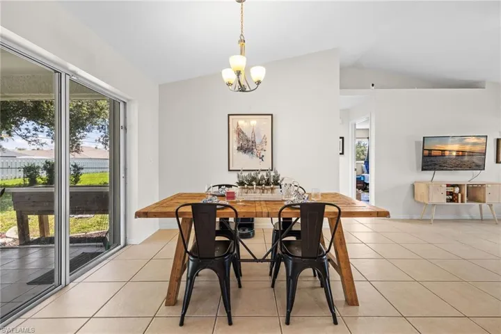 2329 Se 8th Ave, Cape Coral, Florida 33990