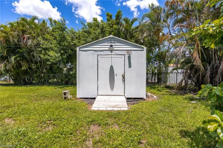 2329 Se 8th Ave, Cape Coral, Florida 33990
