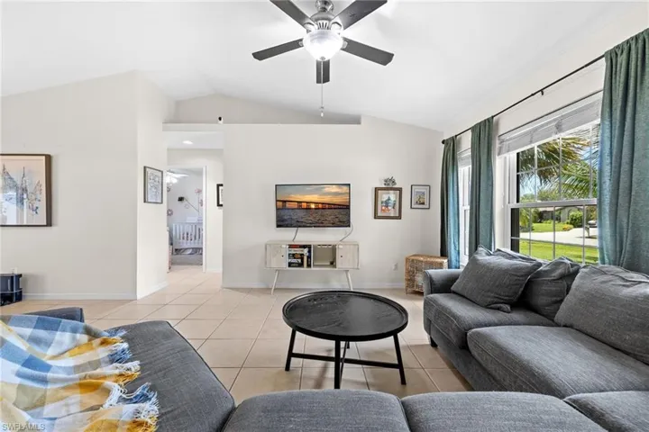 2329 Se 8th Ave, Cape Coral, Florida 33990