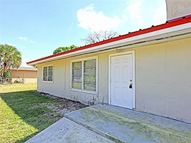 2352  South  ST, Fort Myers, FL 33901