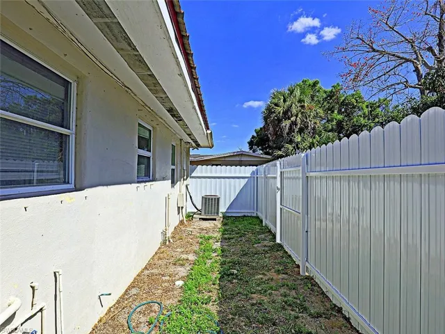 2352  South  ST, Fort Myers, FL 33901