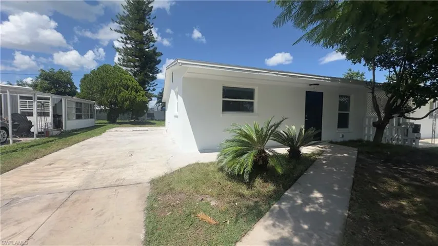 1119 Vineyard Pl, Lehigh Acres, Florida 33936