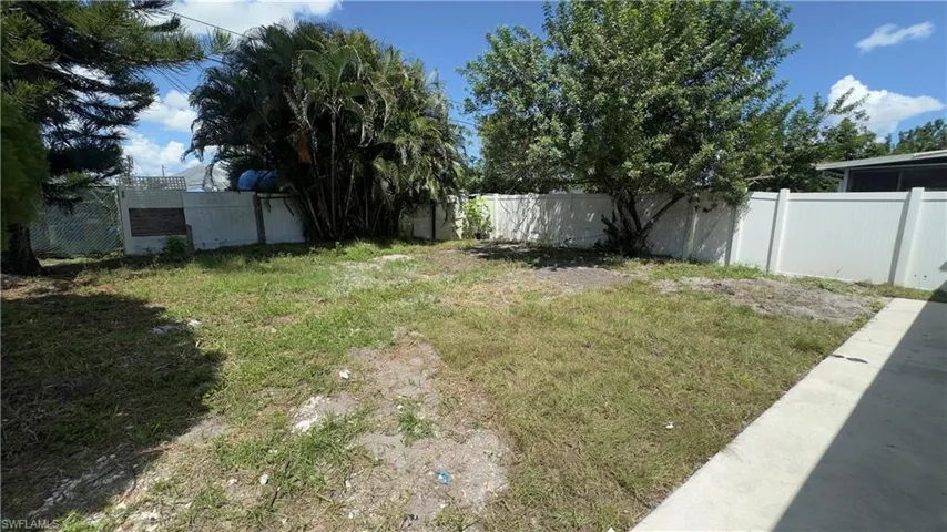 1119 Vineyard Pl, Lehigh Acres, Florida 33936