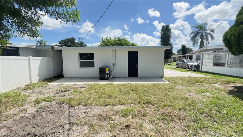 1119 Vineyard Pl, Lehigh Acres, Florida 33936