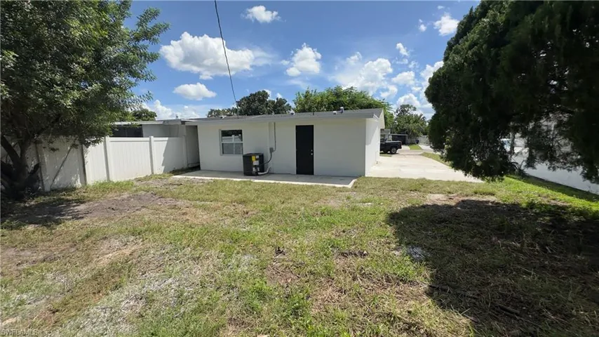 1119 Vineyard Pl, Lehigh Acres, Florida 33936